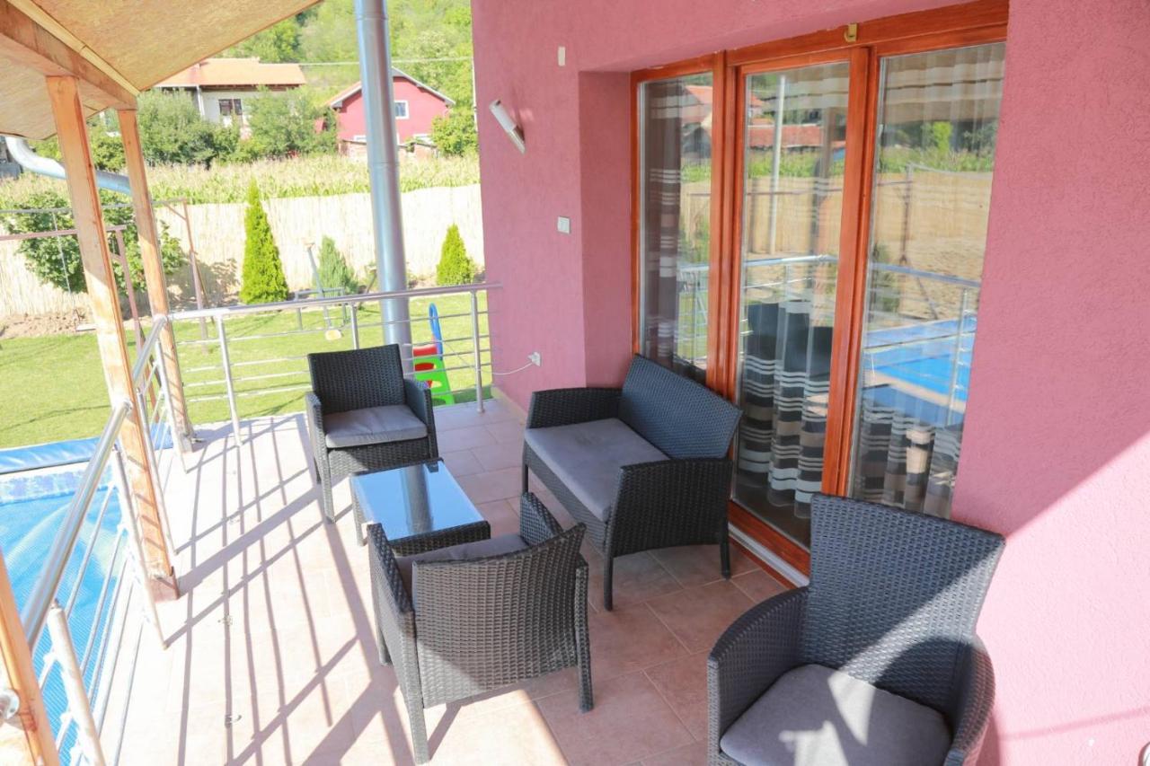 Vila Viktori Pirot Extérieur photo